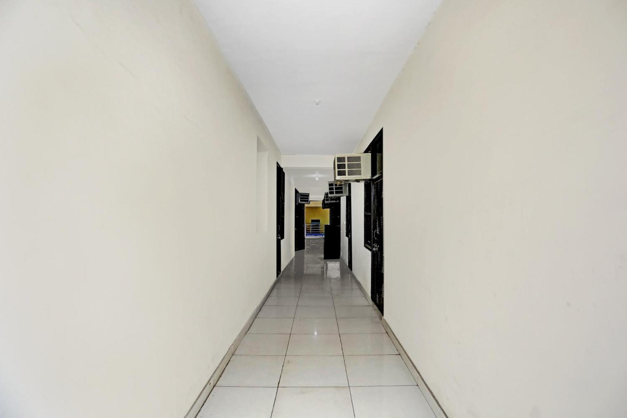 Hotel O Vrinda Residency ノイダ エクステリア 写真