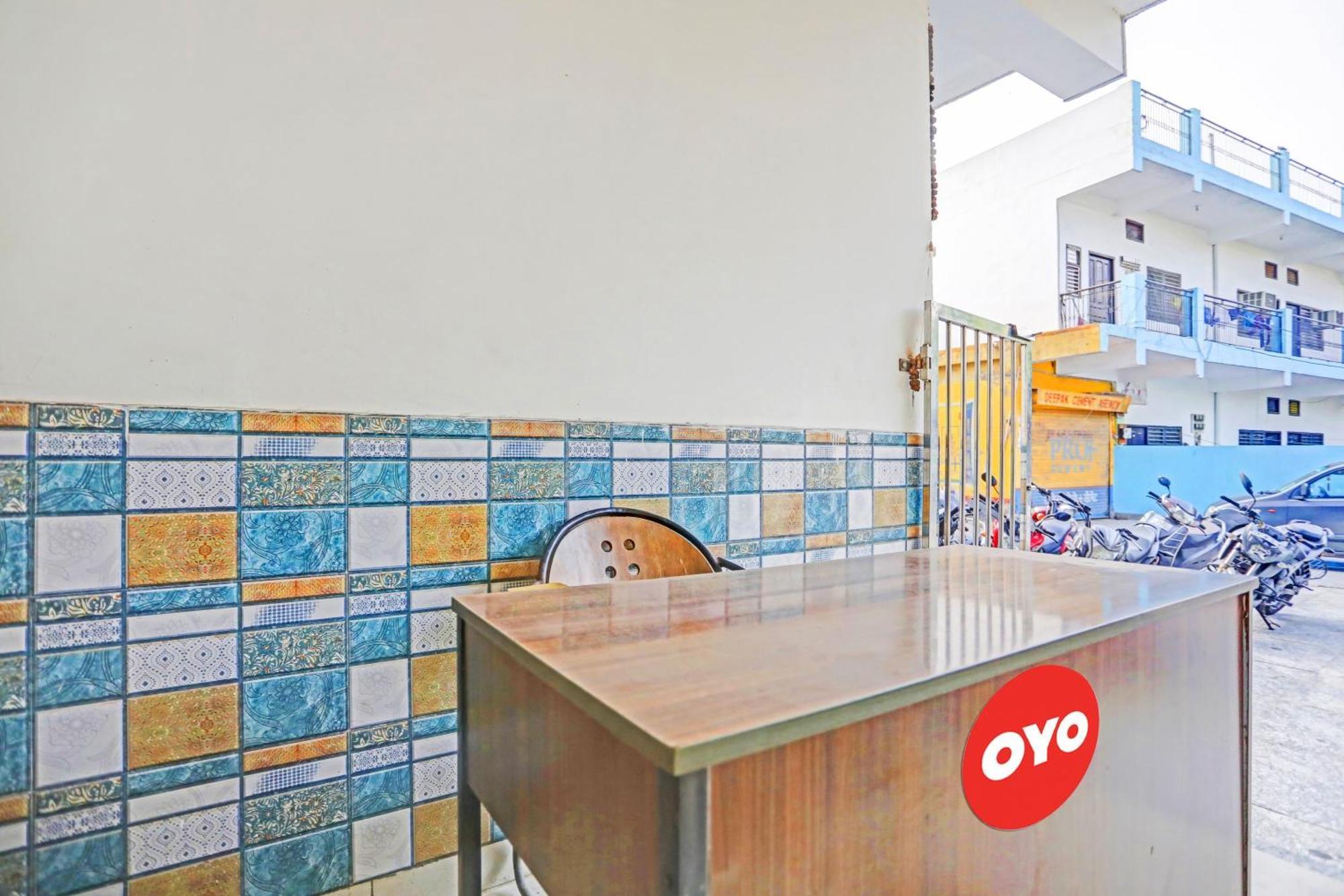 Hotel O Vrinda Residency ノイダ エクステリア 写真